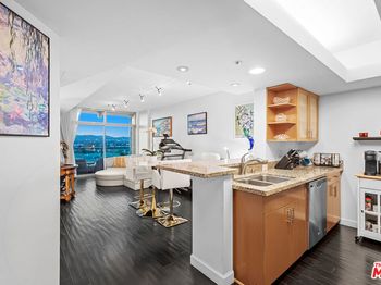 13700 Marina Pointe Drive