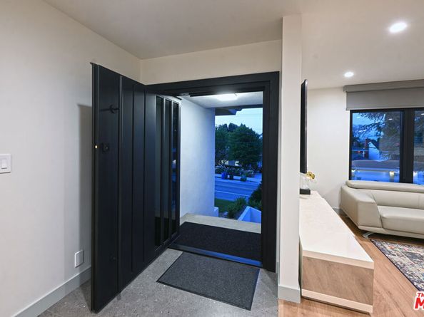 15204 Valley Vista Boulevard, Sherman Oaks CA 91403
