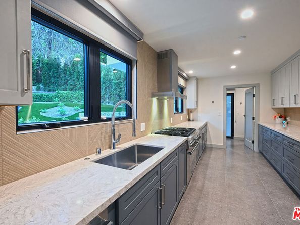 15204 Valley Vista Boulevard, Sherman Oaks CA 91403