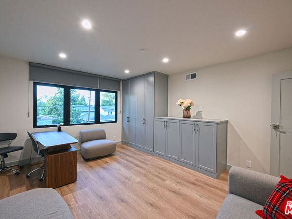 15204 Valley Vista Boulevard, Sherman Oaks CA 91403