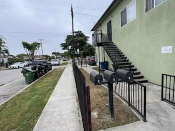 9004 S San Pedro Street, Los Angeles CA 90003