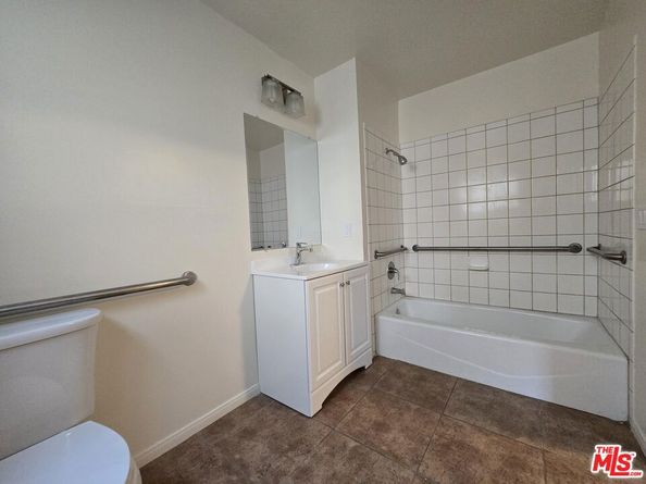 9004 S San Pedro Street, Los Angeles CA 90003