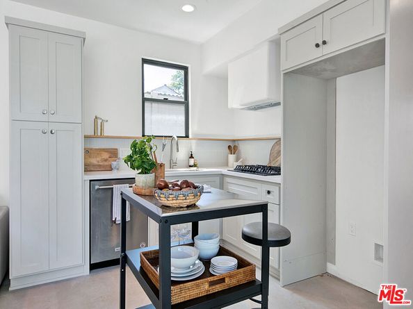 233 S Larchmont Boulevard, Los Angeles CA 90004
