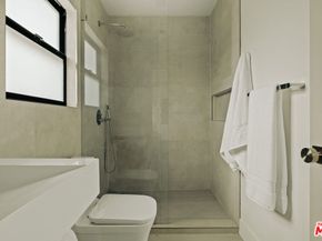 233 S Larchmont Boulevard, Los Angeles CA 90004