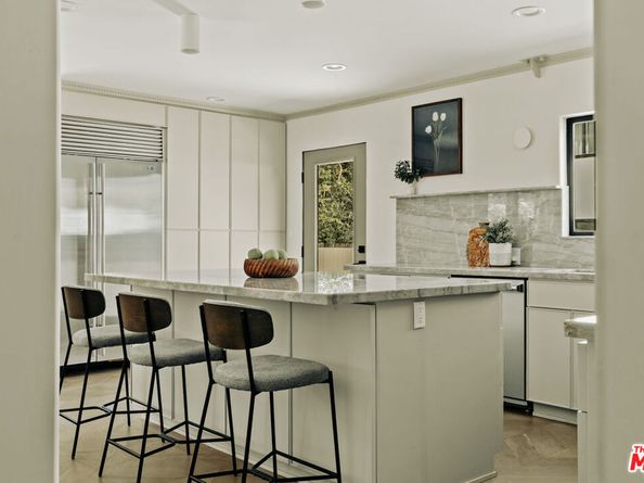 233 S Larchmont Boulevard, Los Angeles CA 90004