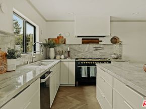 233 S Larchmont Boulevard, Los Angeles CA 90004