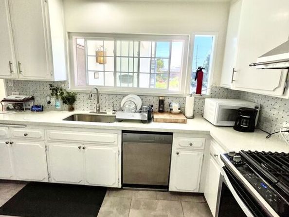 13127 Hartland Street, North Hollywood CA 91605
