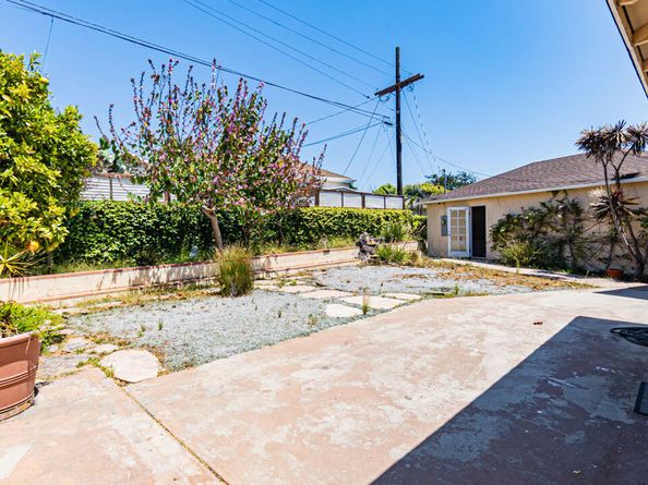 8536 Mcconnell Avenue, Los Angeles CA 90045