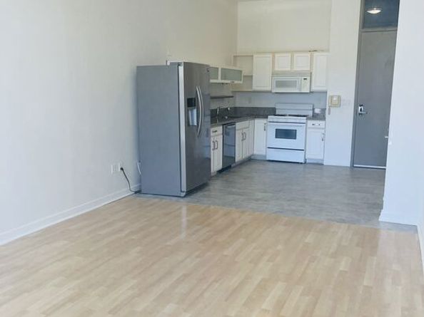 1912 Broadway 107, Santa Monica CA 90404