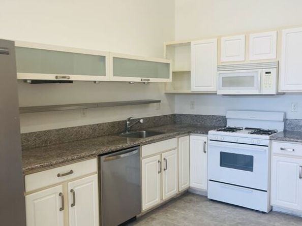 1912 Broadway 107, Santa Monica CA 90404