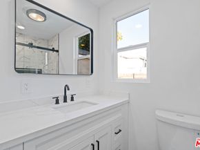 6727 7th Avenue, Los Angeles CA 90043