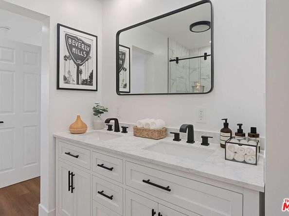 6727 7th Avenue, Los Angeles CA 90043