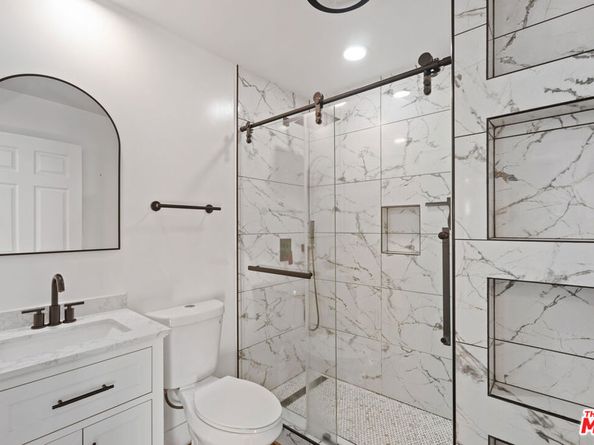6727 7th Avenue, Los Angeles CA 90043