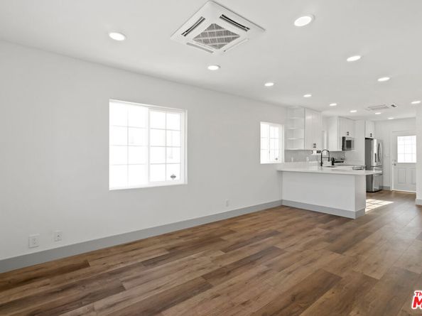 6727 7th Avenue, Los Angeles CA 90043