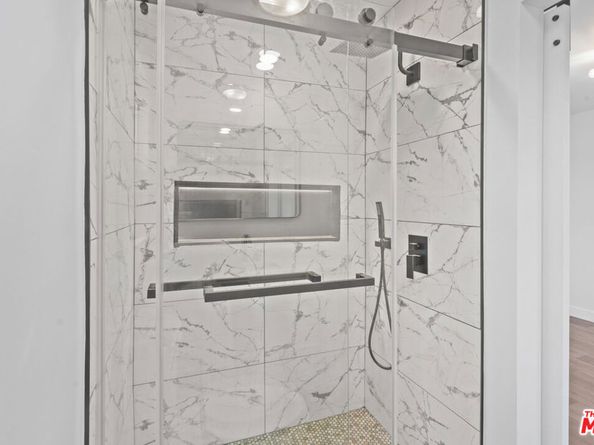 6727 7th Avenue, Los Angeles CA 90043