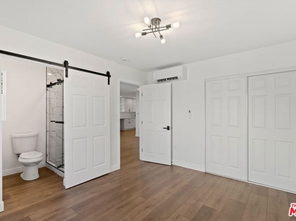 6727 7th Avenue, Los Angeles CA 90043