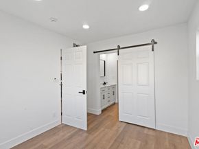 6727 7th Avenue, Los Angeles CA 90043