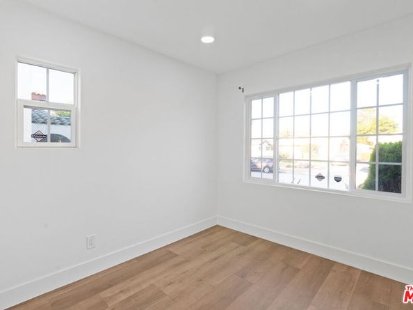 6727 7th Avenue, Los Angeles CA 90043