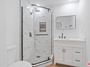 6727 7th Avenue, Los Angeles CA 90043