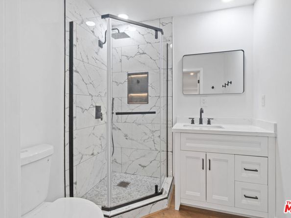 6727 7th Avenue, Los Angeles CA 90043