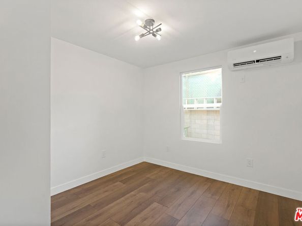 6727 7th Avenue, Los Angeles CA 90043