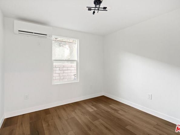 6727 7th Avenue, Los Angeles CA 90043