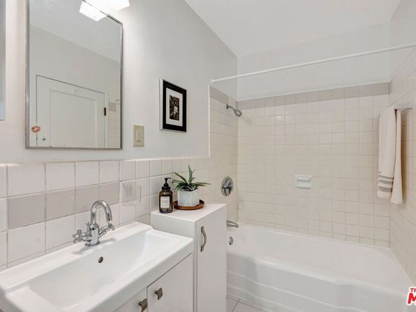 5513 Village, Los Angeles CA 90016