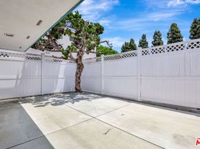 710 Venice Way 12, Inglewood CA 90302