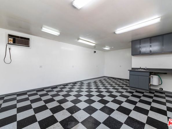 850 N Kenwood Street, Burbank CA 91505