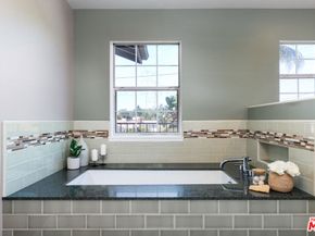 850 N Kenwood Street, Burbank CA 91505