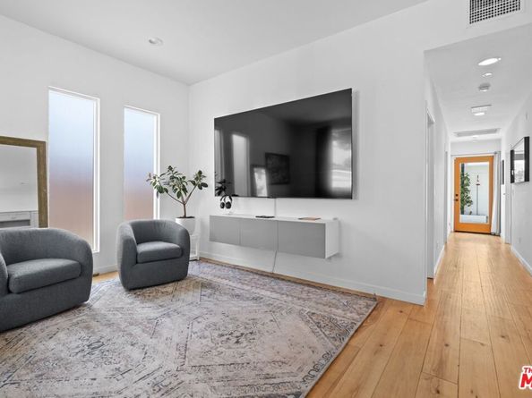 3170 Glenmanor Place, Los Angeles CA 90039