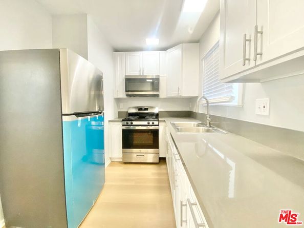 5724 La Mirada Avenue, Los Angeles CA 90038