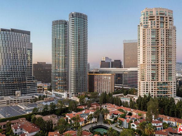 10288 Century Woods Drive, Los Angeles CA 90067