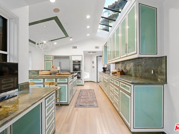 10288 Century Woods Drive, Los Angeles CA 90067