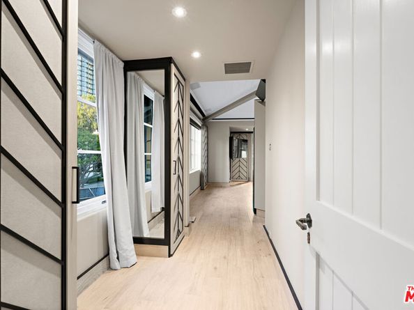 10288 Century Woods Drive, Los Angeles CA 90067