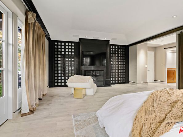 10288 Century Woods Drive, Los Angeles CA 90067