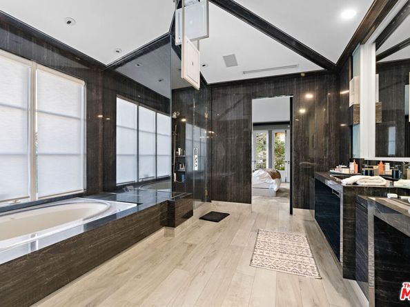 10288 Century Woods Drive, Los Angeles CA 90067