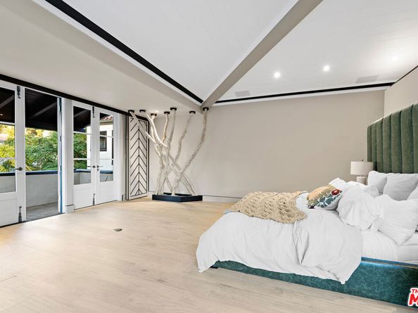 10288 Century Woods Drive, Los Angeles CA 90067