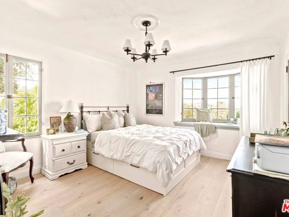 3339 Bennett Drive, Los Angeles CA 90068
