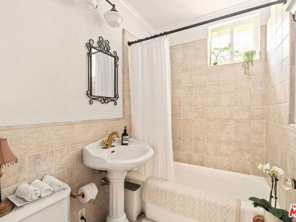 3339 Bennett Drive, Los Angeles CA 90068