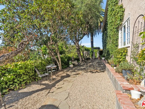 3339 Bennett Drive, Los Angeles CA 90068