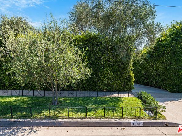 1046 Chautauqua Boulevard, Pacific Palisades CA 90272