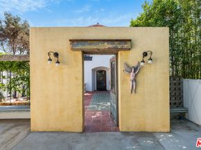 1046 Chautauqua Boulevard, Pacific Palisades CA 90272