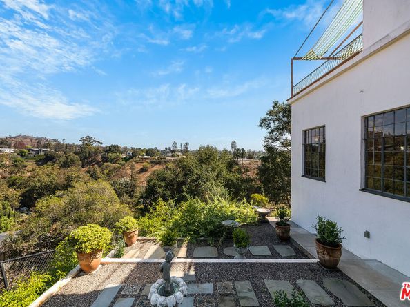 1046 Chautauqua Boulevard, Pacific Palisades CA 90272