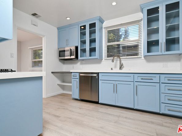 22025 De La Osa Street, Woodland Hills CA 91364