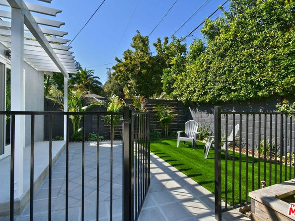 22025 De La Osa Street, Woodland Hills CA 91364