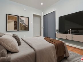 22025 De La Osa Street, Woodland Hills CA 91364