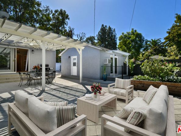 22025 De La Osa Street, Woodland Hills CA 91364