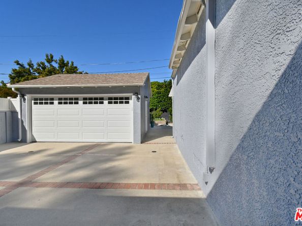 22025 De La Osa Street, Woodland Hills CA 91364