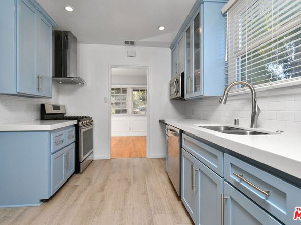 22025 De La Osa Street, Woodland Hills CA 91364